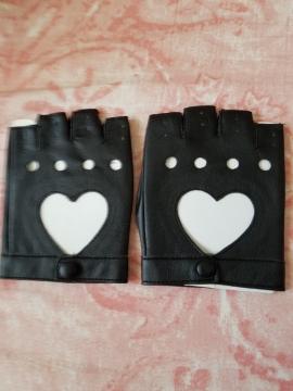 黒のオシャレグロー(、ミュージシャングローブともいう)