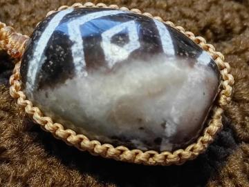 �C�����i�ł��B��_���B�u���͂Ȗ������̔g���v�V��l�b�N���X�ł��B