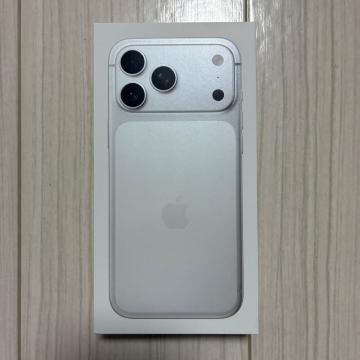 iPhone 17 Pro Max 256GB Silver�i�V�i���J���j