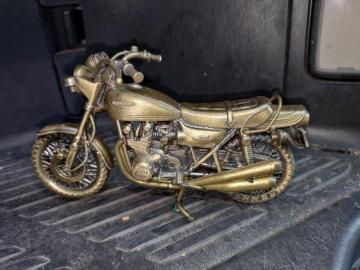 カワサキ750-RS フィギア  オートバイ   バイク  金属製