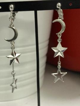 ハンドメイド 月と星のイヤリング