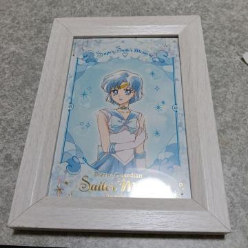 �Z�[���[�}�[�L�����[�̃|�X�g�J�[�h�������������t�H�g�t���[���B