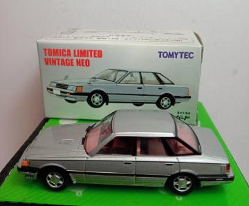 トミカリミテッドヴィンテージ日産レパード