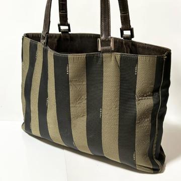 FENDI �t�F���f�B �y�J�� �i�C���� ���U�[ �g�[�g �n���h�o�b�O �u���b�N �u���E��