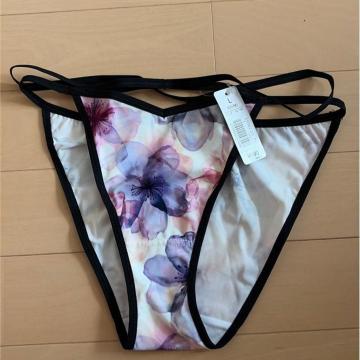 L �G���t�B�[���@�V���[�c�@�V�i���g�p�^�O�t��