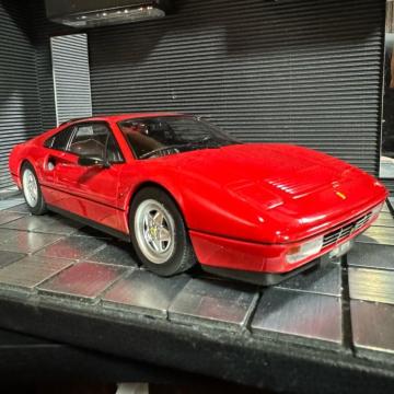 ŖWi KKXP[ 1/18 tF[ 328 GTB 1985