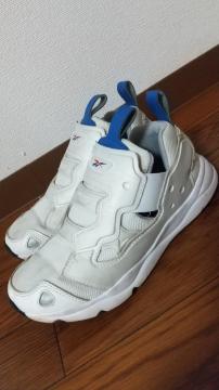 DESCENT,Reebok̃Xj[J[2Zbg