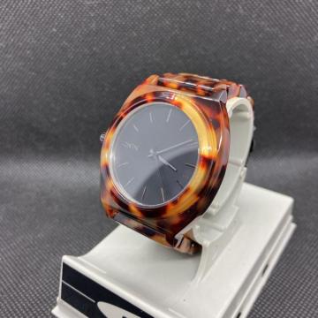  NIXON MORE IS MORE THE TIME TELLER