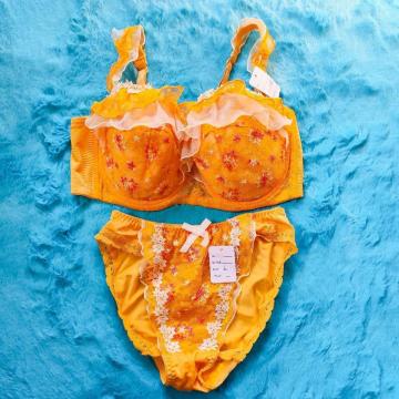 派手カワッ。。。F80×L。。ゴージャスフラワー刺繍フリルブラジャー&ショーツセット。。大きいサイズグラマーヴィヴィッドオレンジ