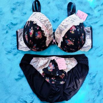 フラワー柄シフォンがエロカワッ。。F85×LL。。ブラジャー&ショーツセット。。グラマー大きいサイズ フラワー清純姫ちゃん。。。