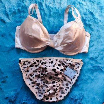 エロ可愛いぃ。。F85×LLツルツルサテン。。アニマル柄ブラジャー&ショーツセット。。グラマー大きいサイズ