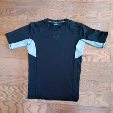 UNDER ARMOUR MD  黒 半袖 野球 練習 レギュラーサイズ