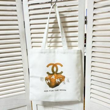 CHANEL �V���l�� 2020�N �z���f�[���� �m�x���e�B �g�[�g�o�b�O