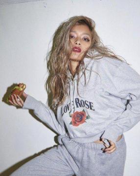 ROLA [ R/M/D LOVE ROSE HOODIE p[J[