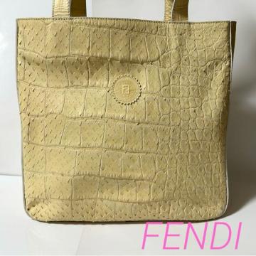 FENDI �t�F���f�B �N���R�^���� ���U�[ �g�[�g�o�b�O �N���[�� �x�[�W�� �S�[���h���� ���S�^����