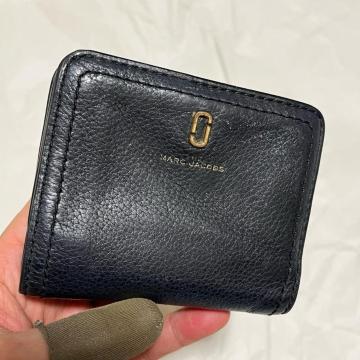 �yMARC JACOBS�z ���U�[ / ���E���h�t�@�X�i�[ / ��܂���z