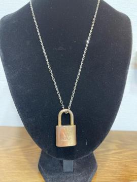 LOUIS VUITTON ���C���B�g�� �p�h���b�N �l�b�N���X M68262 �싞�� 3�i�K�����\ ��60cm 38g