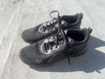 PUMAスニーカー