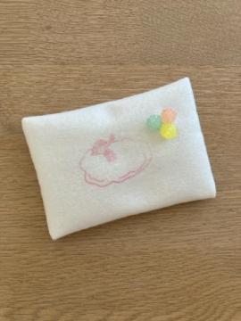 �n���h���C�h���ӂ�����|�P�b�g�e�B�b�V���P�[�X