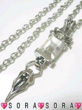 激シブ♪存在感抜群 芸能人愛用 スクエアカット クリスタルダガークロスモチーフネックレス