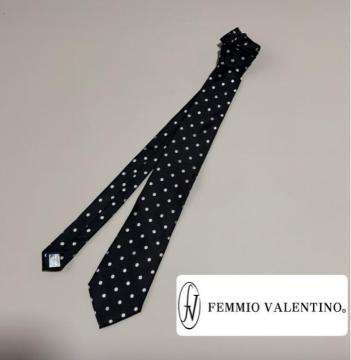 �����i�yFEMMIO VALENTINO�z�h�b�g�� �l�N�^�C