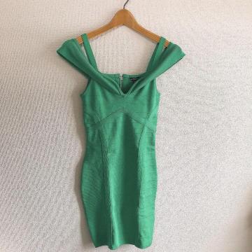 ◆GUESS/ゲス◆ストラップ付きオフショルダーワンピース★エメラルドグリーンS*ボディコンシャス美品♪