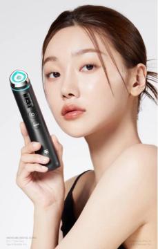 MEDICUBEAGE-RBoosterProBLACKfBL[uu[X^[vXLPA퉐tgLEDubNz[