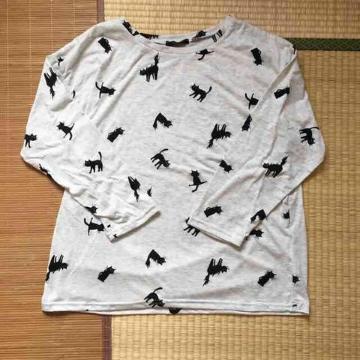大きいサイズ4L・猫キャラクター柄長袖Tシャツ。