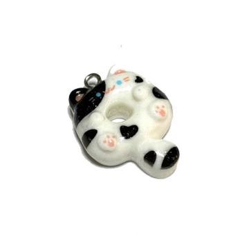 099 ドーナツ型の猫ちゃんのチャーム 1個 白黒 樹脂チャーム ねこ ネコ◯