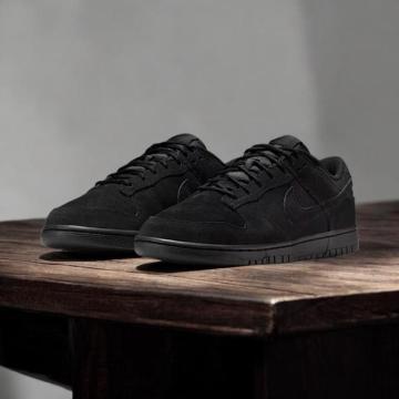 ��NIKE DUNK LOW ���g�� SE��