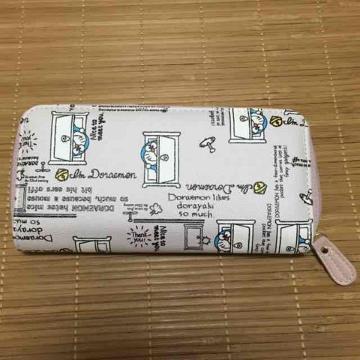 ドラえもん・ロゴ&どこでもドア柄ファスナー長財布