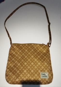 Daily russet �􉽊w�͗l �V�����_�[�o�b�O