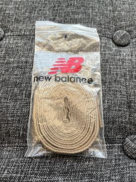 新品 NEW BALANCE ニューバランス シューレース 115cm カーキ色 6〜7個穴用 平紐・フラットタイプ 靴紐 変紐