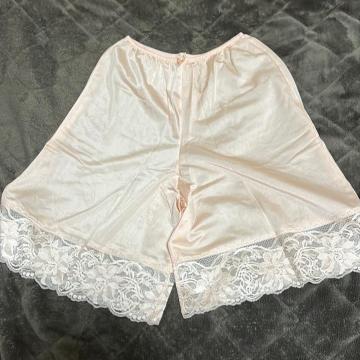 ☆☆☆☆タンス整理品 衣類 おまとめOK 花柄大ぶり フレアパンツ Mサイズ