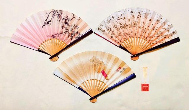 未使用 宮脇賣扇庵 幾也古扇 扇子3本 茶道具 和装小物 < 女性ファッション 未使用 宮脇賣扇庵 幾也古扇 扇子3本 茶道具 和装小物 < 女性ファッションの