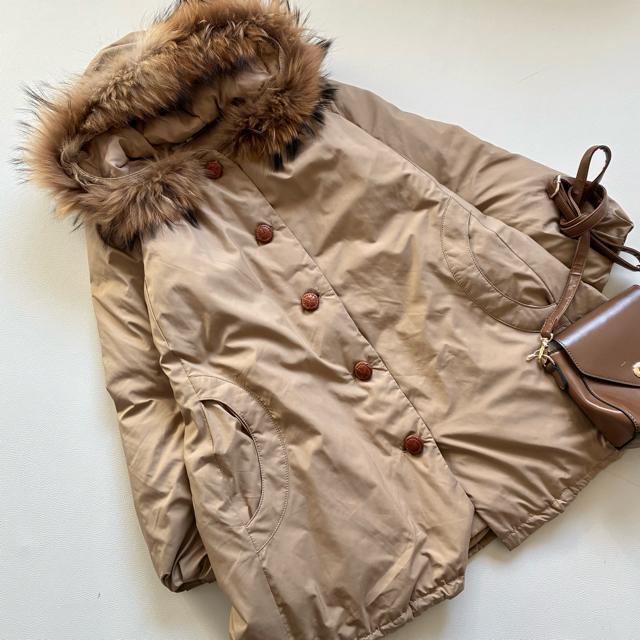 ◆アデュートリステス◆ラクーンファー◆ミドル丈ダウンジャケット◆ベージュ◆M < 女性ファッション ◆アデュートリステス◆ラクーンファー◆ミドル丈ダウンジャケット◆ベージュ◆M < 女性ファッションの