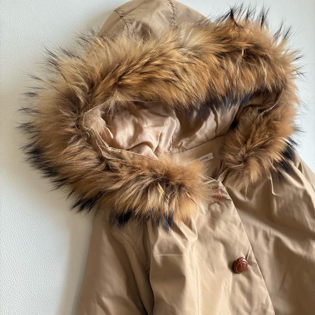 ◆アデュートリステス◆ラクーンファー◆ミドル丈ダウンジャケット◆ベージュ◆M < 女性ファッション ◆アデュートリステス◆ラクーンファー◆ミドル丈ダウンジャケット◆ベージュ◆M < 女性ファッションの