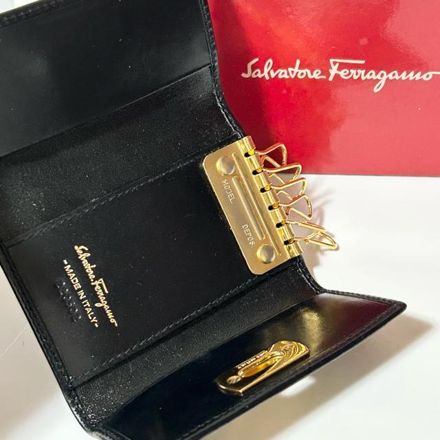 ���i Salvatore Ferragamo �t�F���K�� 6�A�L�[�P�[�X �u���b�N ���U�[ �K���`�[�j �� �u�����h�� 