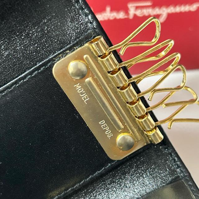 ���i Salvatore Ferragamo �t�F���K�� 6�A�L�[�P�[�X �u���b�N ���U�[ �K���`�[�j �� �u�����h�� 