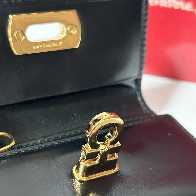 ���i Salvatore Ferragamo �t�F���K�� 6�A�L�[�P�[�X �u���b�N ���U�[ �K���`�[�j �� �u�����h�� 