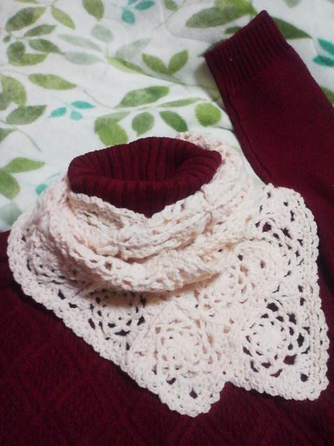 手編みモチーフつなぎのすかし編み風マフラー・オフホワイト < 女性ファッション  手編みモチーフつなぎのすかし編み風マフラー・オフホワイト < 女性ファッションの