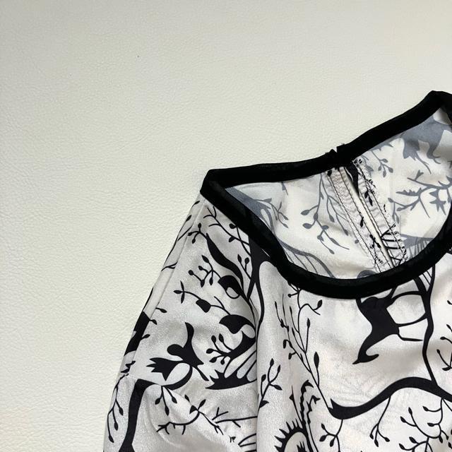 ◆タグ付き新品◆総柄半袖ブラウス◆モノトーン◆白黒◆オフィスカジュアル◆フリーF < 女性ファッション  ◆タグ付き新品◆総柄半袖ブラウス◆モノトーン◆白黒◆オフィスカジュアル◆フリーF < 女性ファッションの