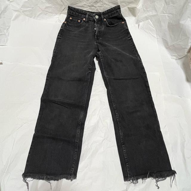 ZARA ザラ ハイウエスト ブラックデニム ストレートパンツ 34 カットオフ < ブランド ZARA ザラ ハイウエスト ブラックデニム ストレートパンツ 34 カットオフ < ブランドの