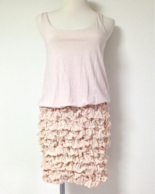 Lilidiaピンクベージュギャザースカートノースリミニワンピース < ブランド Lilidiaピンクベージュギャザースカートノースリミニワンピース < ブランドの