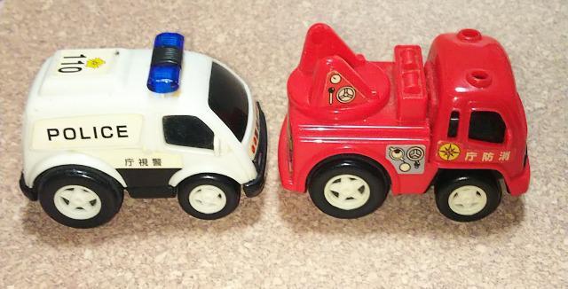 E.BO TOYS MINI ACTION VEHICLESパトカー、消防車セット < ホビー  E.BO TOYS MINI ACTION VEHICLESパトカー、消防車セット < ホビーの