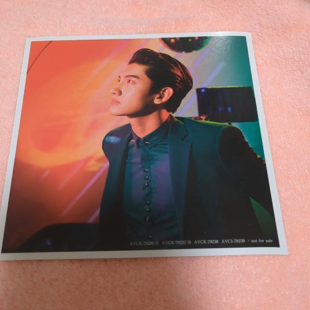 東方神起 歌詞カードとカード WITH < タレントグッズ  東方神起 歌詞カードとカード WITH < タレントグッズの