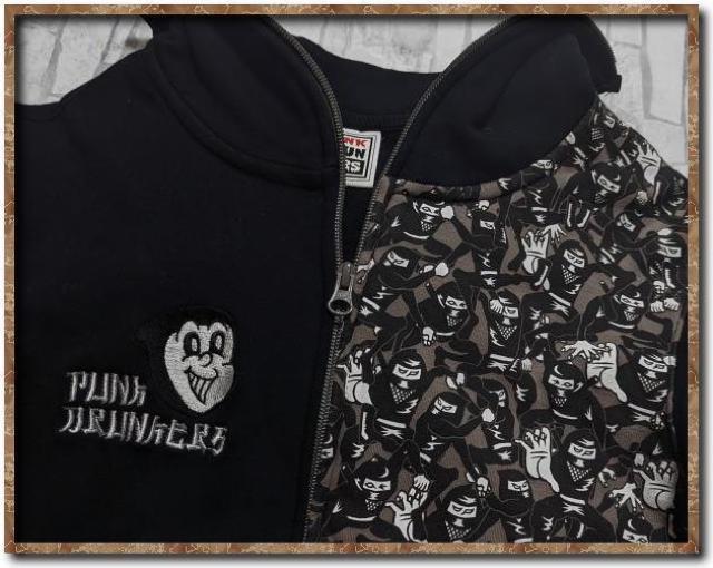 パンクドランカーズ 刺繍入りジップパーカー 黒 < 女性ファッション  パンクドランカーズ 刺繍入りジップパーカー 黒 < 女性ファッションの