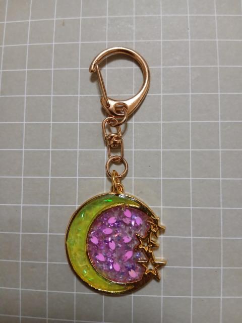 ハンドメイド レジン シャカシャカキーホルダー 月と星 キラキララメ入り < 女性ファッション ハンドメイド レジン シャカシャカキーホルダー 月と星 キラキララメ入り < 女性ファッションの