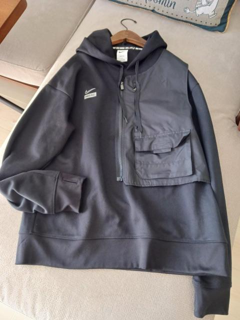 NIKEiCL/p[J[O|PbgtubNp[J[