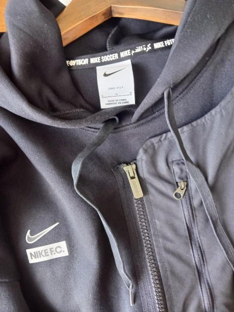NIKEiCL/p[J[O|PbgtubNp[J[